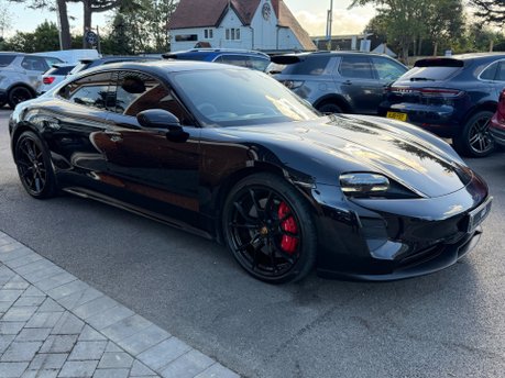 Porsche Taycan GTS 16