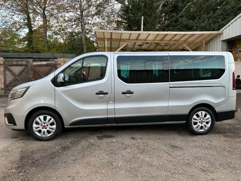 Renault Trafic 2.0 dCi LL30 Advance EDC L2 H1 Euro 6 (s/s) 5dr (9 Seat) 9