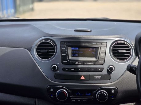 Hyundai i10 1.2 Premium Hatchback 5dr Petrol Auto Euro 6 (87 ps) 48