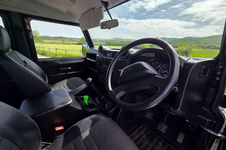 Land Rover Defender 2.2 TDCi 4WD MWB Euro 5 4dr 5