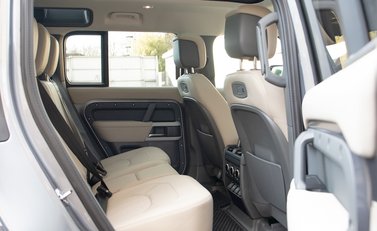 Land Rover Defender 110 HSE D240 17