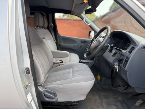 Toyota Hiace 2.5 Hiace 280 D-4D 95 SWB 17