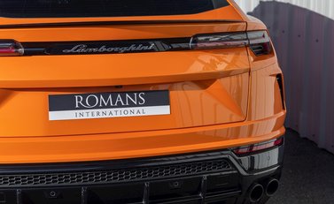 Lamborghini Urus Pearl Capsule 27