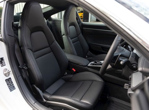Porsche 911 Carrera (992) 12