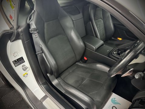 Jaguar F-Type 2.0 F-Type I4 R-Dynamic Auto 3dr 43