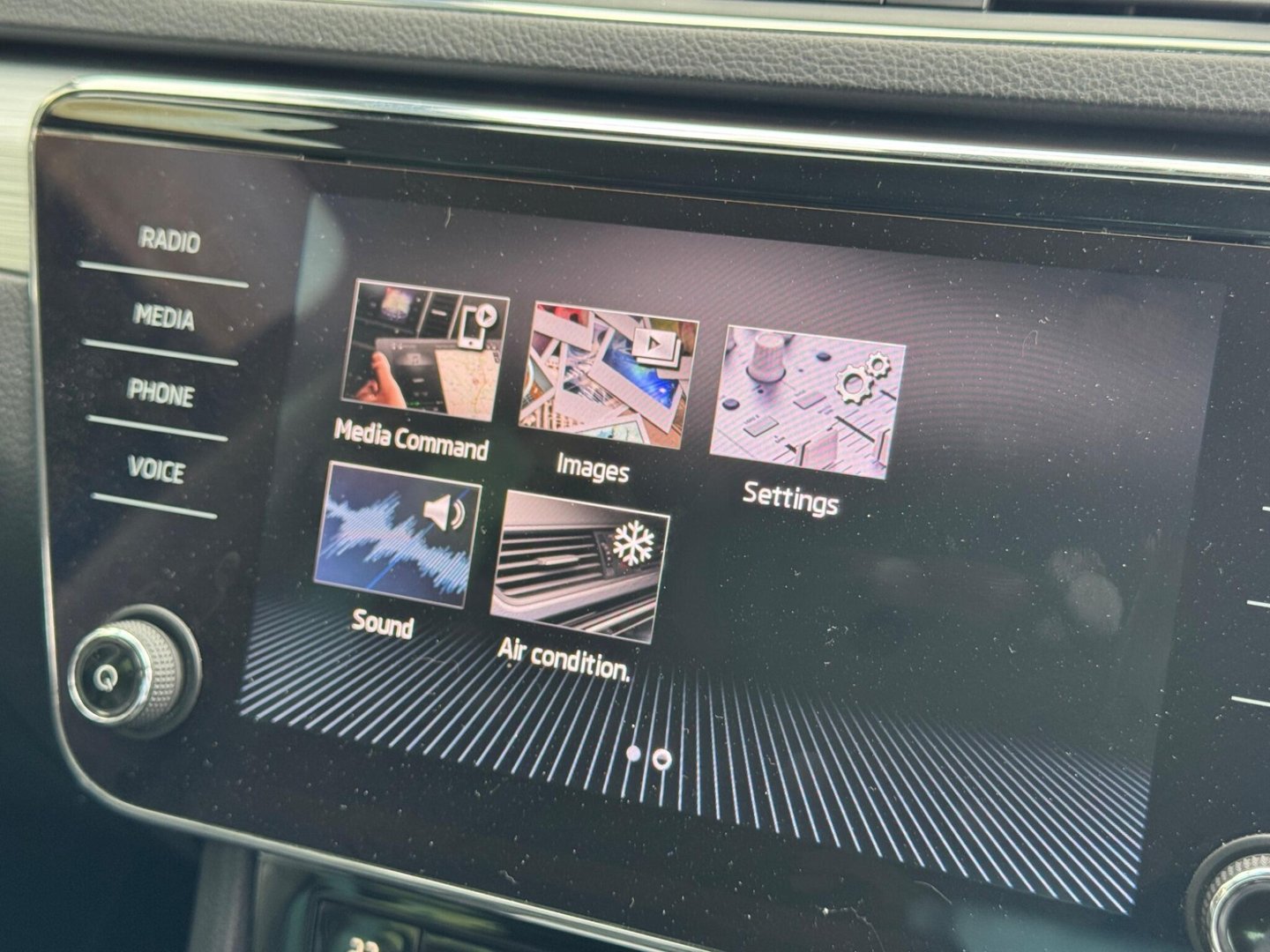 2019 Skoda Superb — image 12