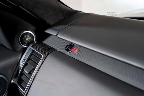 Land Rover Range Rover Sport SVR CARBON EDITION. DEPLOYABLE SIDE STEPS. MATRIX LEDs. CARBON FIBRE ENGINE BAY 45
