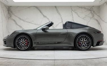 Porsche 911 Targa 4S (992) 6