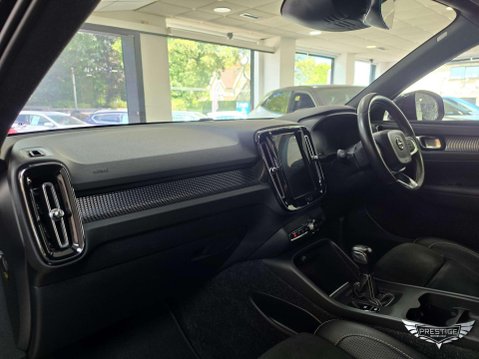 Volvo XC40 1.5 T3 R-Design Euro 6 (s/s) 5dr 28