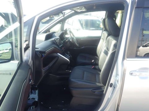 Toyota Voxy ESQUIRE VOXY HYBRID 1.8 PETROL 7 SEATER FRESH IMPORT 18