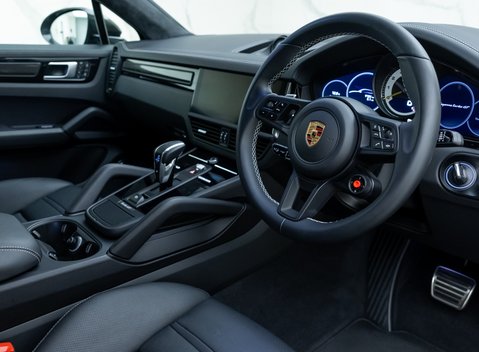 Porsche Cayenne Turbo GT 10