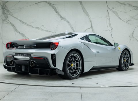 Ferrari 488 Pista 4