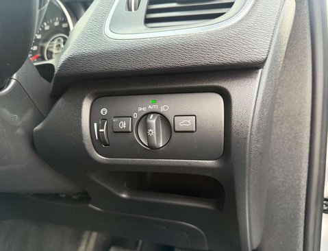 Volvo V40 1.6 V40 SE Luxury D2 Auto 5dr 33