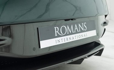 Aston Martin DBS Superleggera 32