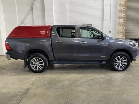 Toyota Hilux INVINCIBLE 4WD D-4D DCB 4