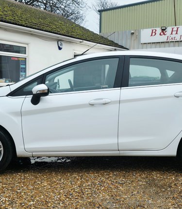 Ford Fiesta 1.0 T ZETEC FULL SERVICE HISTORY! 6 SERVICES! JUST £20 ROAD TAX! 3