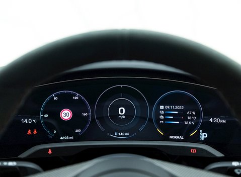 Porsche Taycan GTS Sport Turismo 18