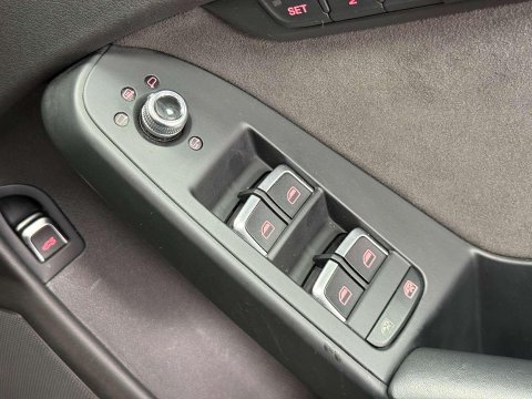 Audi RS4 4.2 FSI V8 Estate 5dr Petrol S Tronic quattro Euro 5 (450 ps) 57