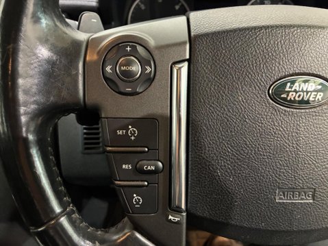 Land Rover Discovery 3.0 SD V6 Graphite SUV 5dr Diesel Auto 4WD Euro 6 (s/s) (256 bhp) 33