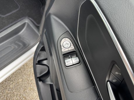 Mercedes-Benz Vito 116 BlueTec Tourer Select L3 Auto Diesel 8 SEATER/EX-LWB/PARKTRONIC 18