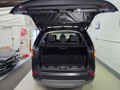 Land Rover Discovery 3.0 TD V6 HSE Luxury Auto 4WD Euro 6 (s/s) 5dr 9