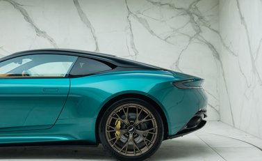Aston Martin DB12 V8 31