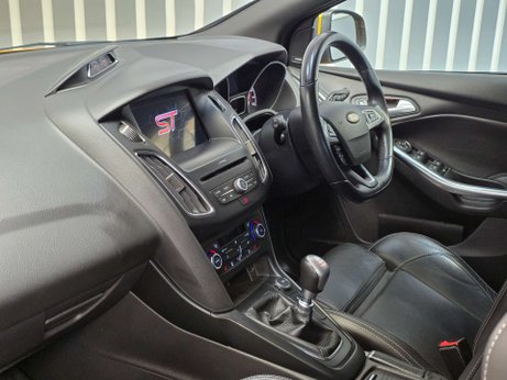 Ford Focus 2.0T EcoBoost ST-3 Estate 5dr Petrol Manual Euro 6 (s/s) (250 ps) 16