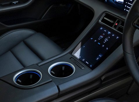 Porsche Taycan Turbo S Cross Turismo 21