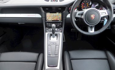 Porsche 911 (991) Martini Racing Edition 5