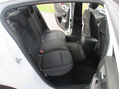 Ford Focus 1.0T EcoBoost ST-Line Euro 6 (s/s) 5dr 31