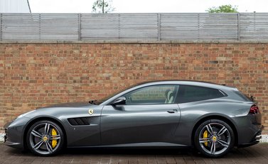 Ferrari GTC4 Lusso 2