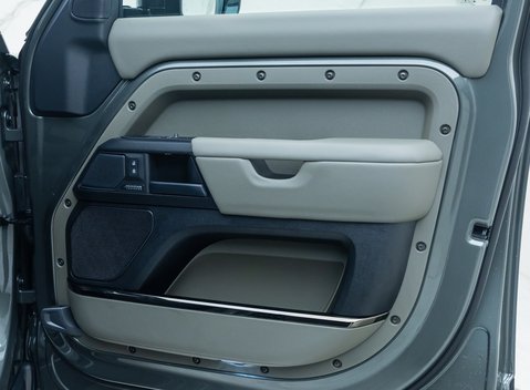 Land Rover Defender 110 OCTA EDITION ONE 35