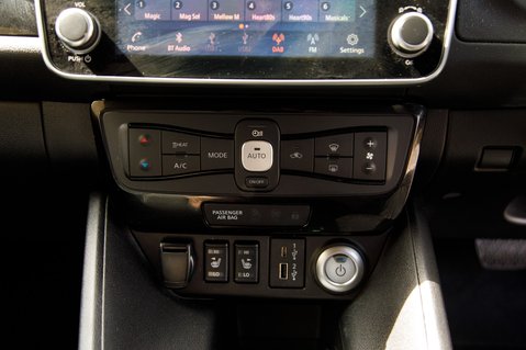 Nissan LEAF TEKNA 32