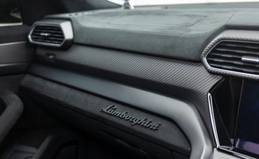 Lamborghini Urus PERFORMANTE 24
