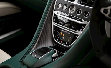 Aston Martin DBS Superleggera 17