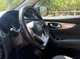 Nissan Qashqai 1.3 DIG-T N-Connecta Euro 6 (s/s) 5dr 9