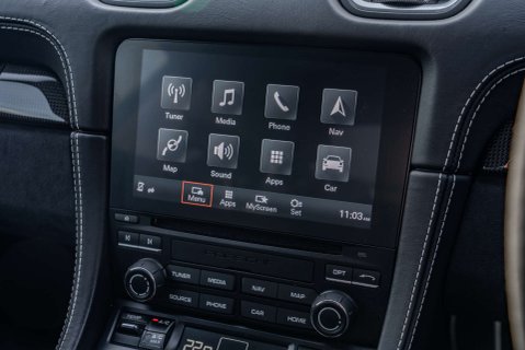 Porsche 718 Cayman GT4 14