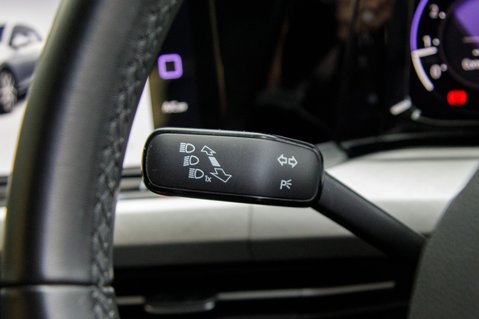 Volkswagen Golf LIFE ETSI DSG 12