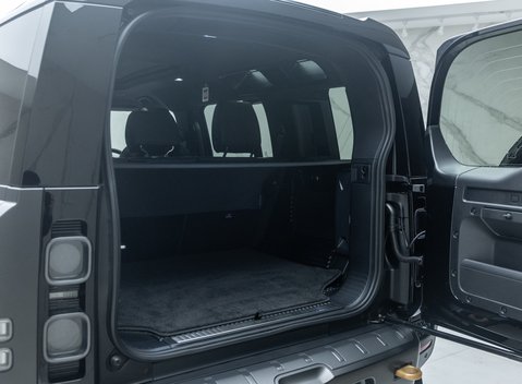 Land Rover Defender OCTA EDITION ONE 50