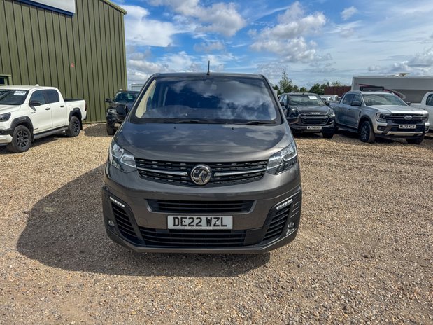 Vauxhall Vivaro Crew Cab AUTO LWB L2H1 Low Roof 3100 Elite Air Con Alloys Sensors Cam Nav E 4