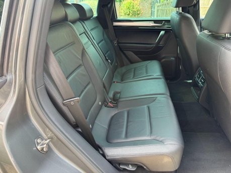 Volkswagen Touareg 3.0 TDI V6 BlueMotion Tech R-Line Tiptronic 4WD Euro 6 (s/s) 5dr 25