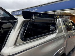 Toyota Hilux 2.8 HI-Luxury Invincible X D-4D 4WD Double Cab Auto 4WD 5dr 64