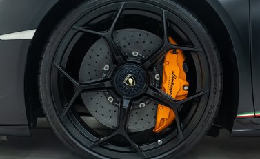 Lamborghini Huracan LP 640-4 PERFORMANTE 22