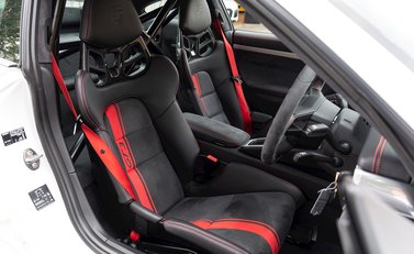 Porsche 911 (991.2) GT3 12