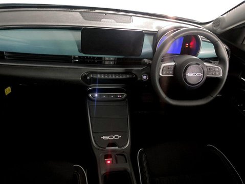 Fiat 600 1.2 MHEV SUV 5dr Petrol Hybrid e-DCT Euro 6 (s/s) (100 ps) Air Con - Alloys 18