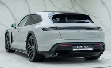 Porsche Taycan 4S Cross Turismo 7