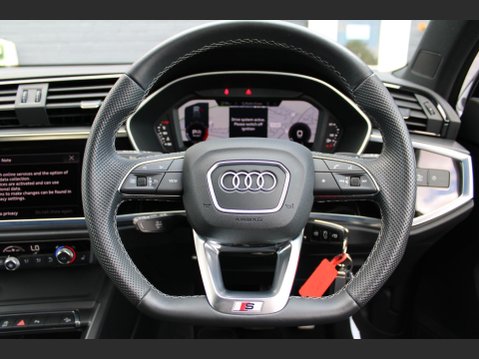 Audi Q3 TFSI S LINE BLACK EDITION 2