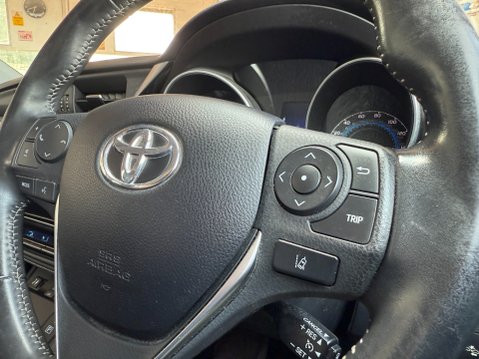 Toyota Auris VVT-I HYBRID BUSINESS EDITION TSS 25