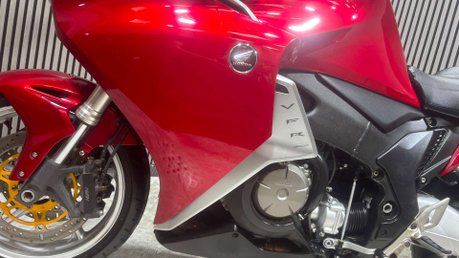 Honda VFR1200F VFR 1200 2014 ONLY 26K LUGGAGE NEW MOT WARRANTY TOURER 44