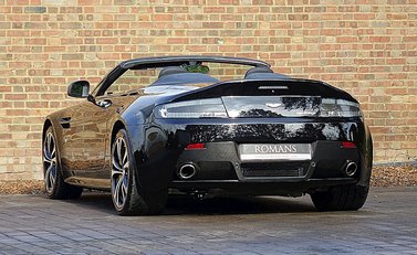 Aston Martin V12 Vantage Roadster 16